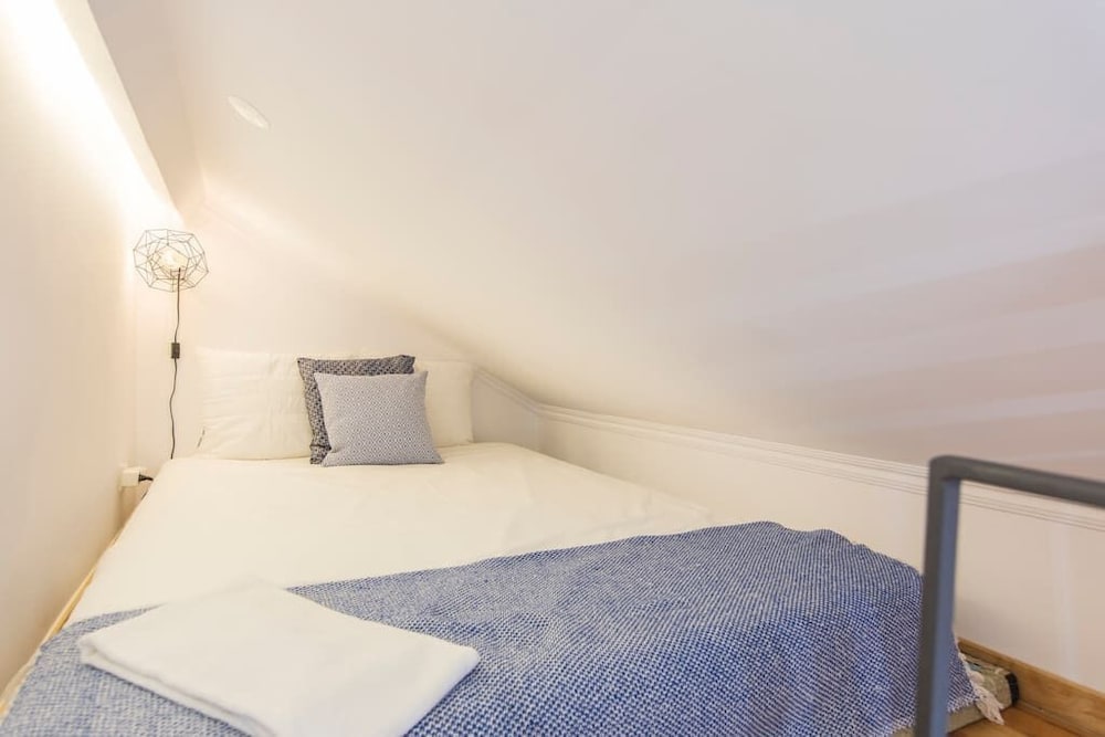 Фото Sunny Studio in City Center