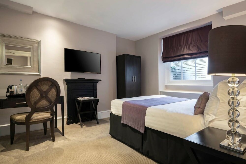 Фото Montagu Place Hotel