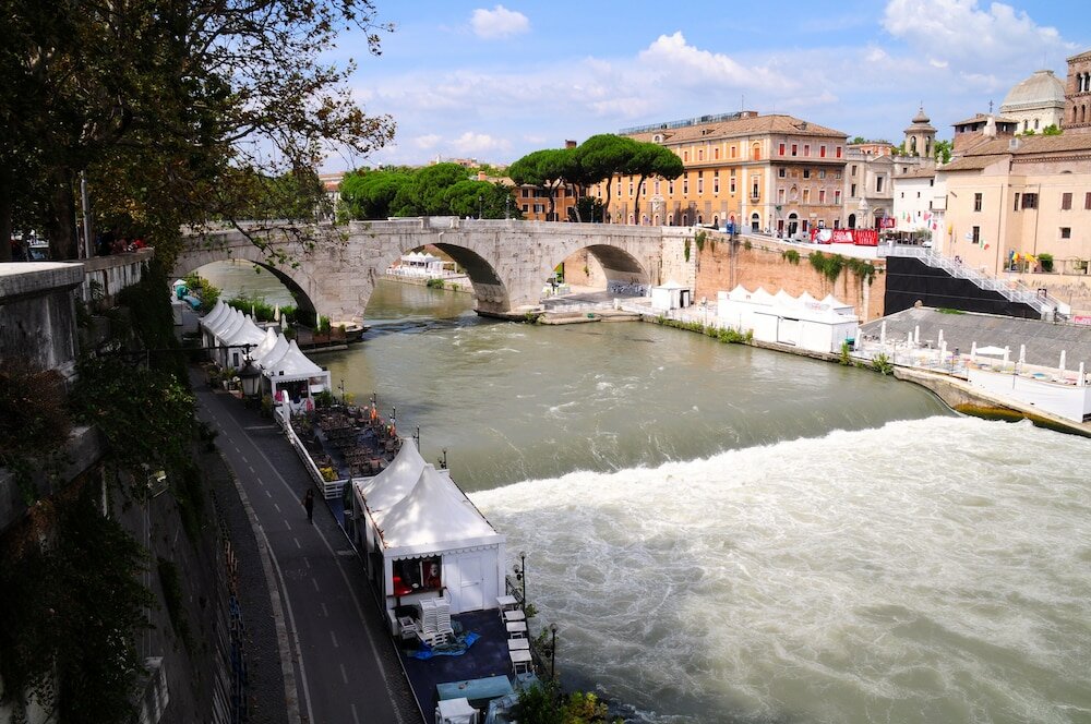 Фото Little Rhome Suites