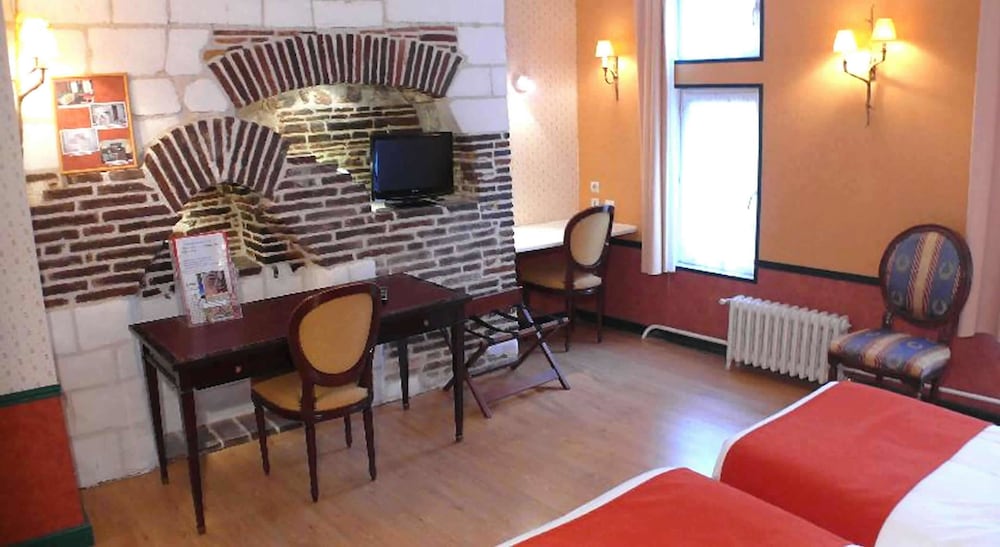 Фото Brit Hôtel Les Comtes de Champagne Centre Historique