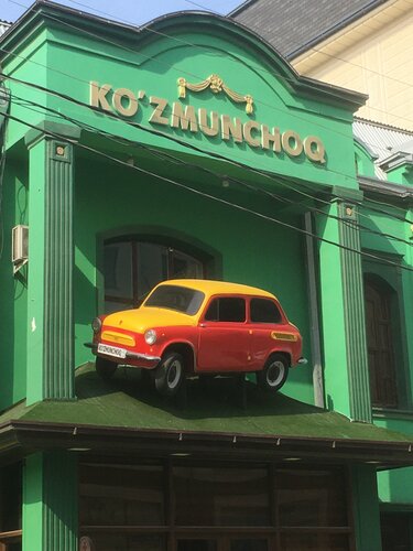 Parkdagi kochada chayqalish