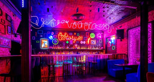 Chiroyli qizlar külotlu çoraplarda onanizm qilishadi