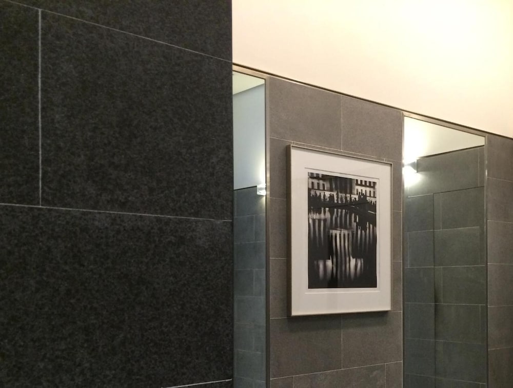 Фото Twenty One Whitfield