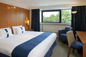 Гостиница Holiday Inn Cardiff City Centre