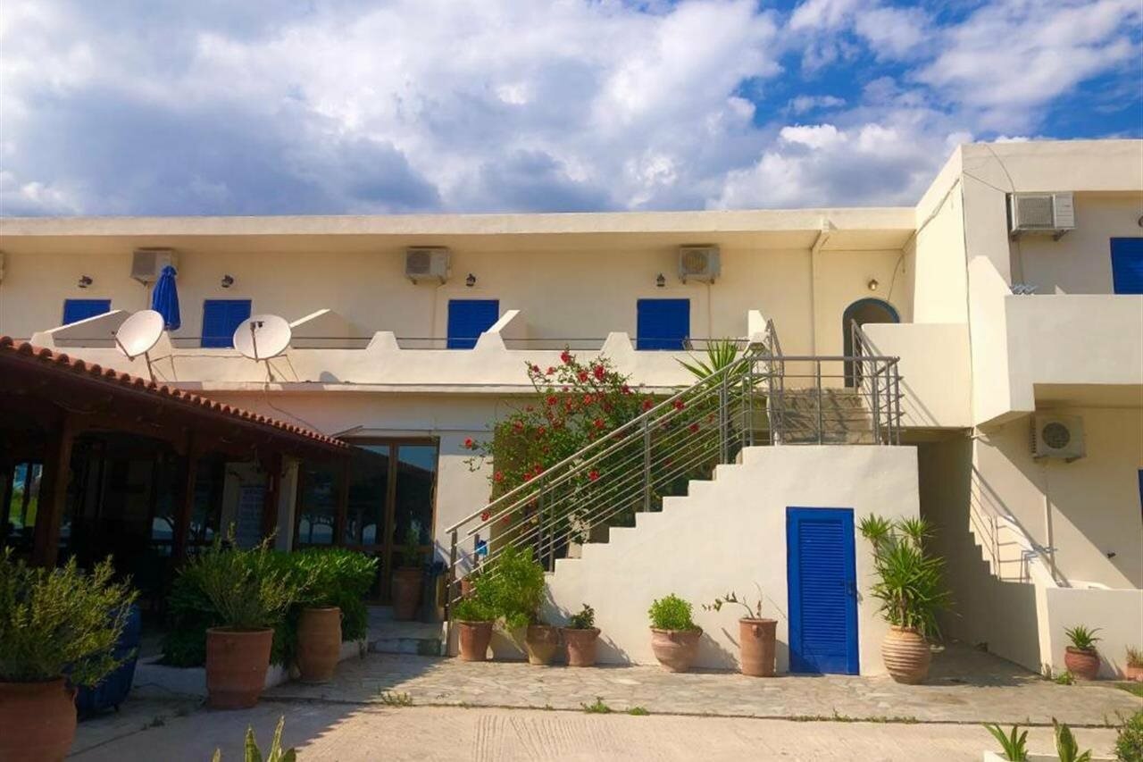 Фото Hotel Flisvos