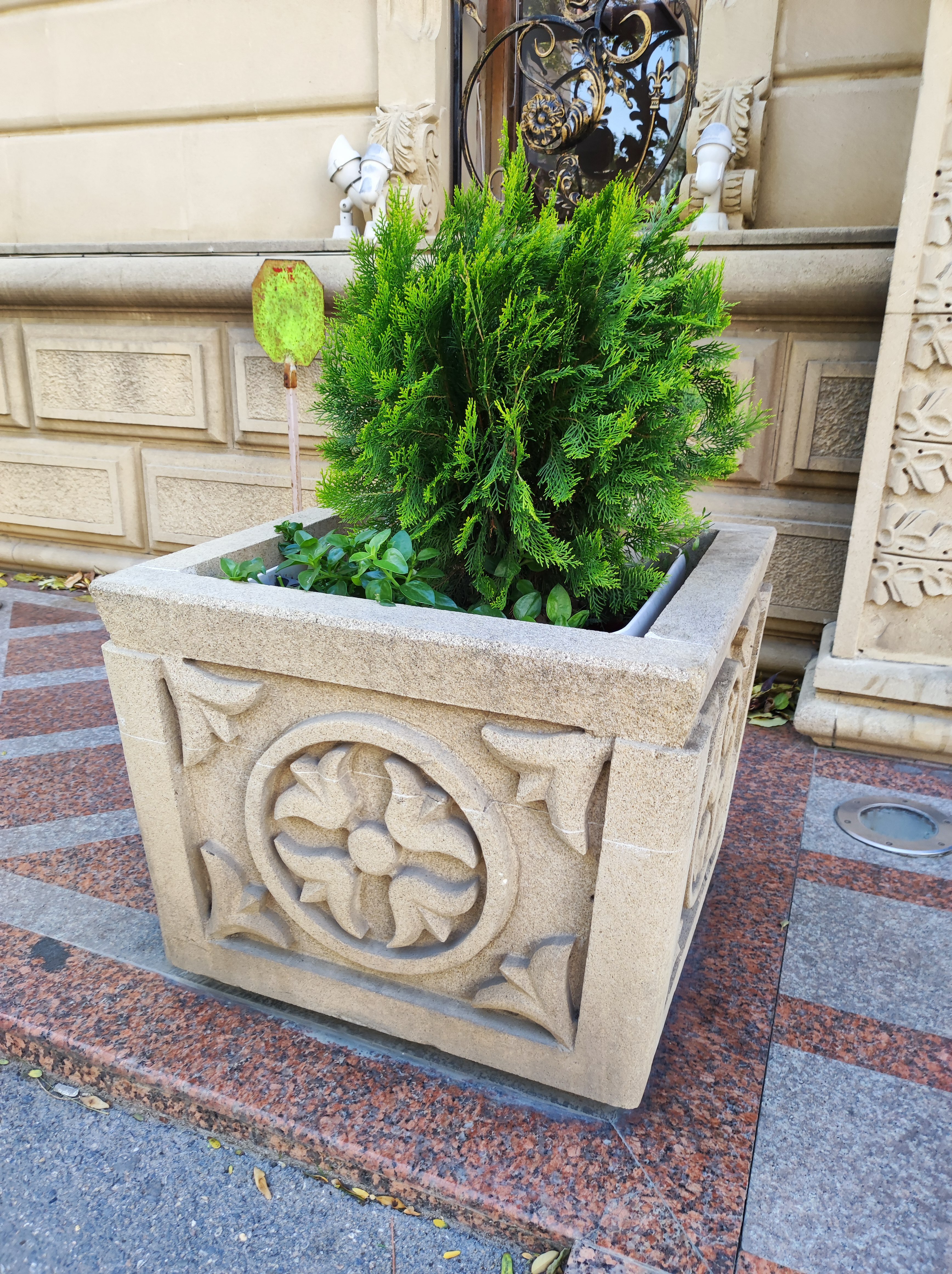 Фото East Legend