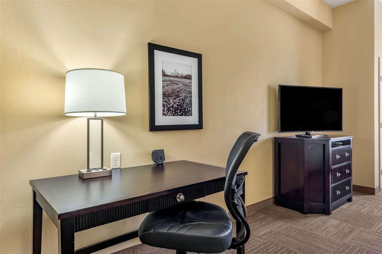Фото Comfort Suites Frisco