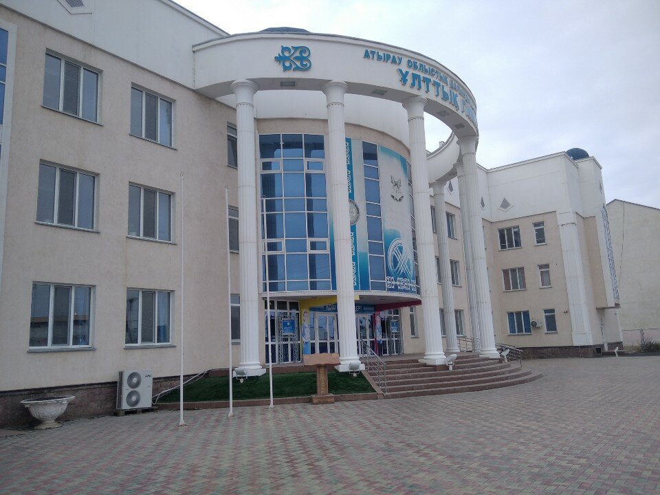 Клубтағы секс, қысқа юбка, үлкен кеуде