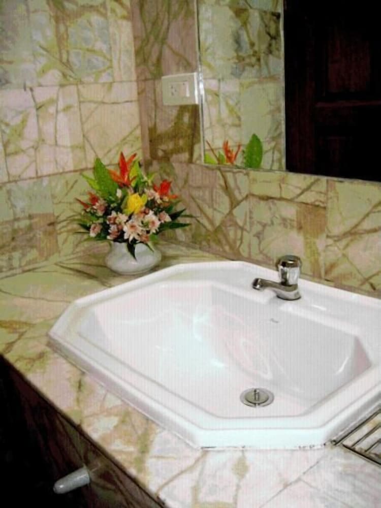 Фото Raya Grand Hotel