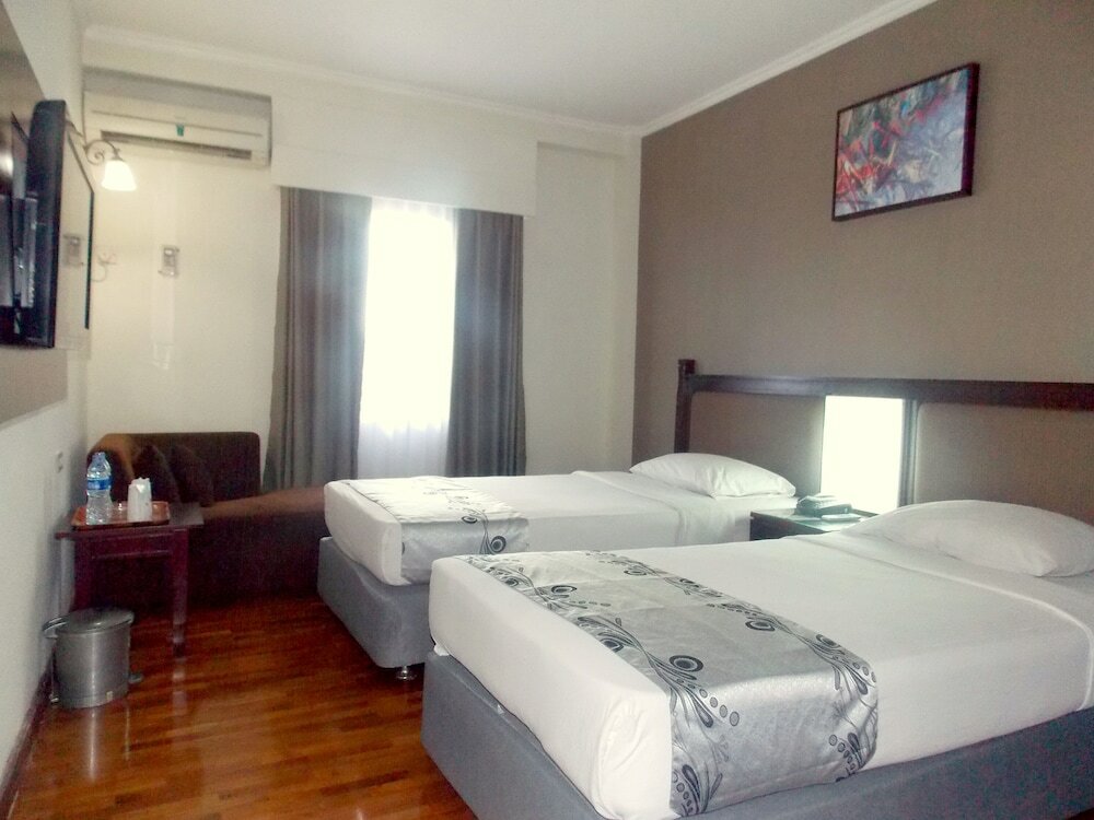 Фото Hotel Mega Proklamasi