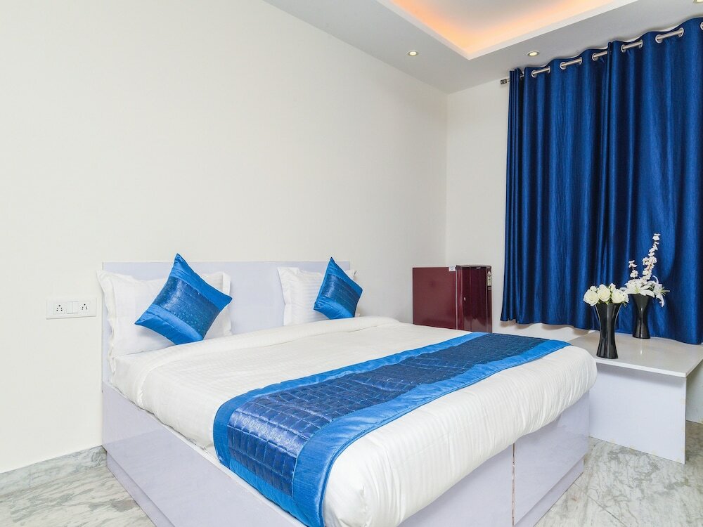 Фото Oyo 15623 Golden Crystal