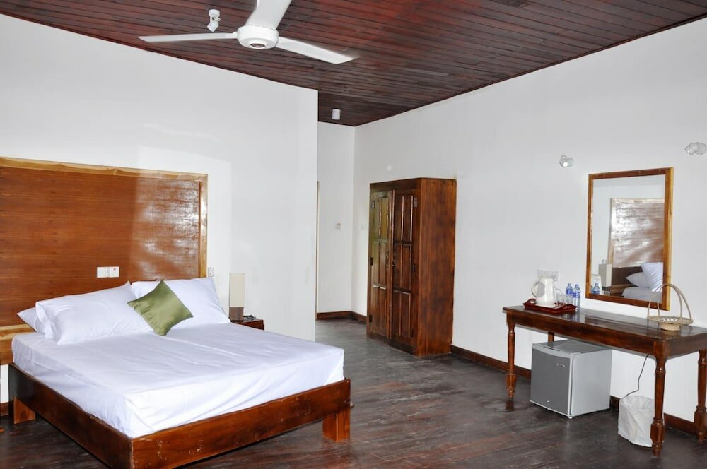 Фото Hotel Naaval