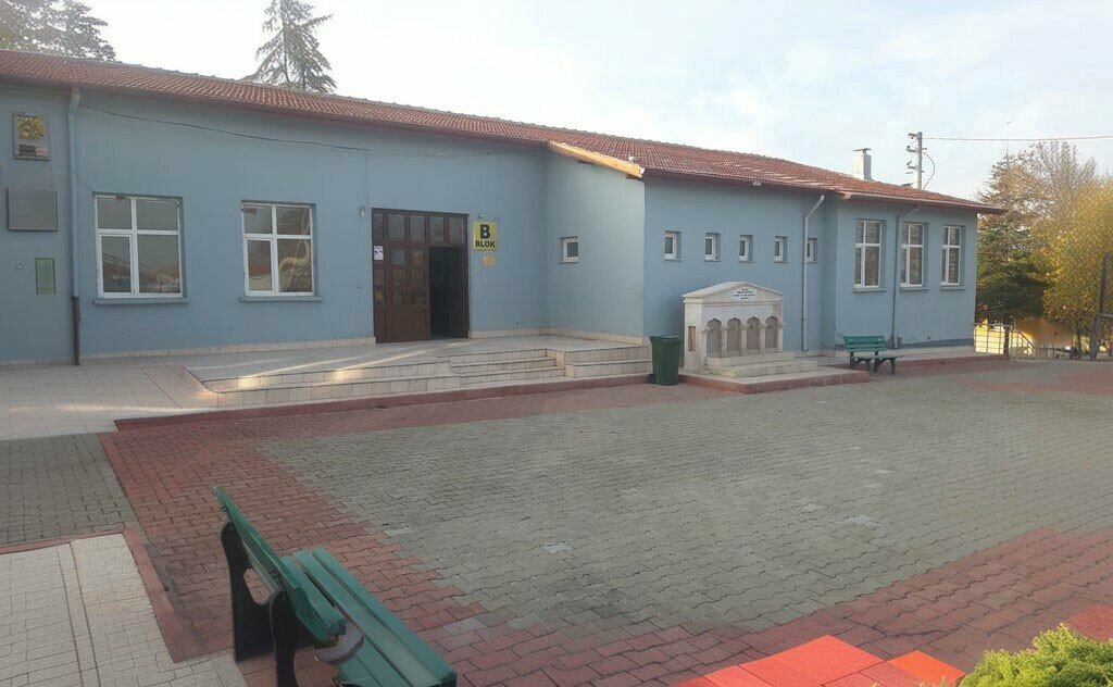 Primary school Saray Primary School, Yunak, photo