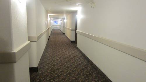 Фото Super 8 by Wyndham Revelstoke Bc