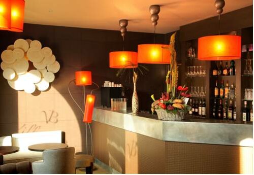 Гостиница Hotel Villa les Bains  в Кане