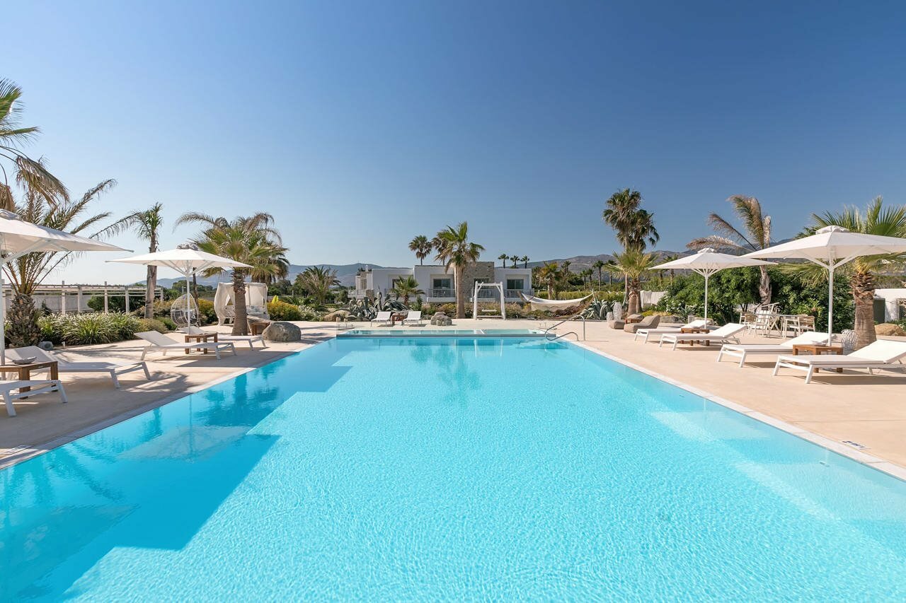 Фото White Pearls Luxury Suites - Adults Only