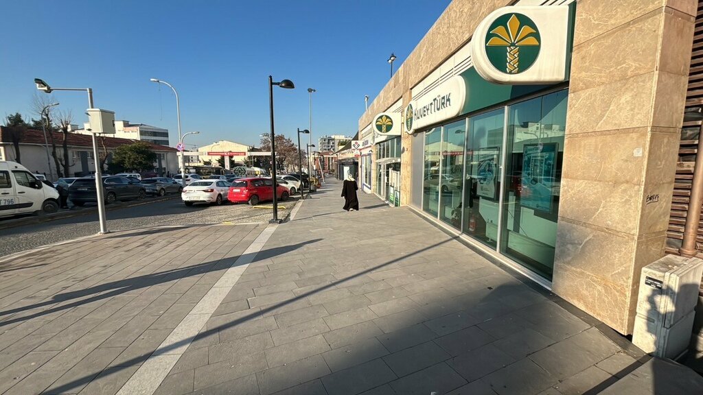 Bank Kuveyt Turk Gunesli Carsi Subesi, Istanbul, photo