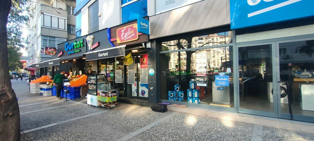 متجر بيع الأجهزة المنزلية Sahin Ticaret Beko Ozkanlar Subesi ، إزمير، صورة