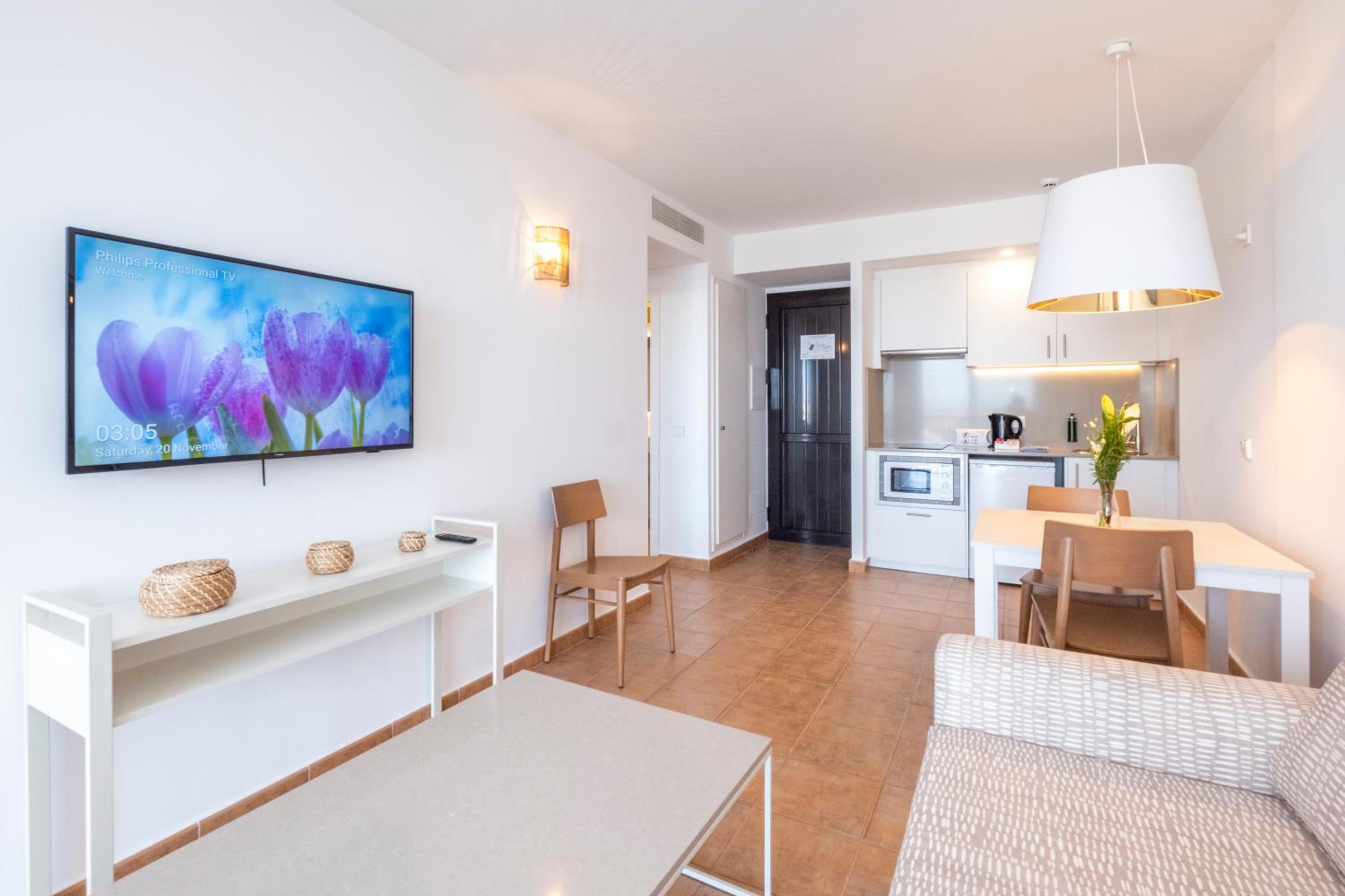 Фото Calallonga Hotel Menorca