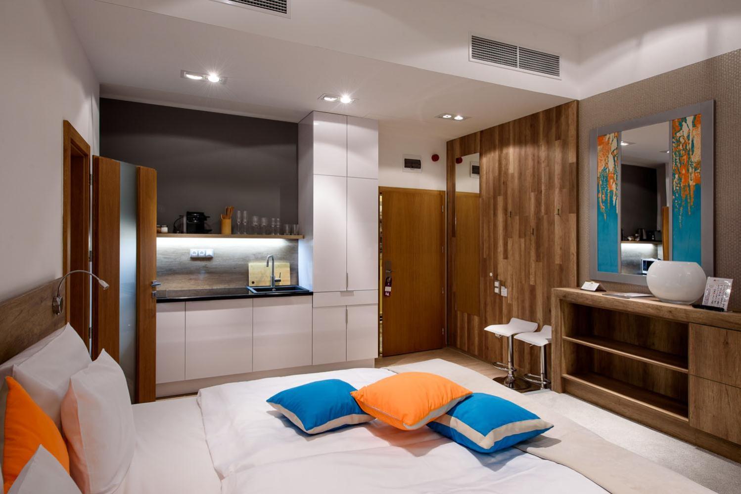 Фото Karoly Corner Residences