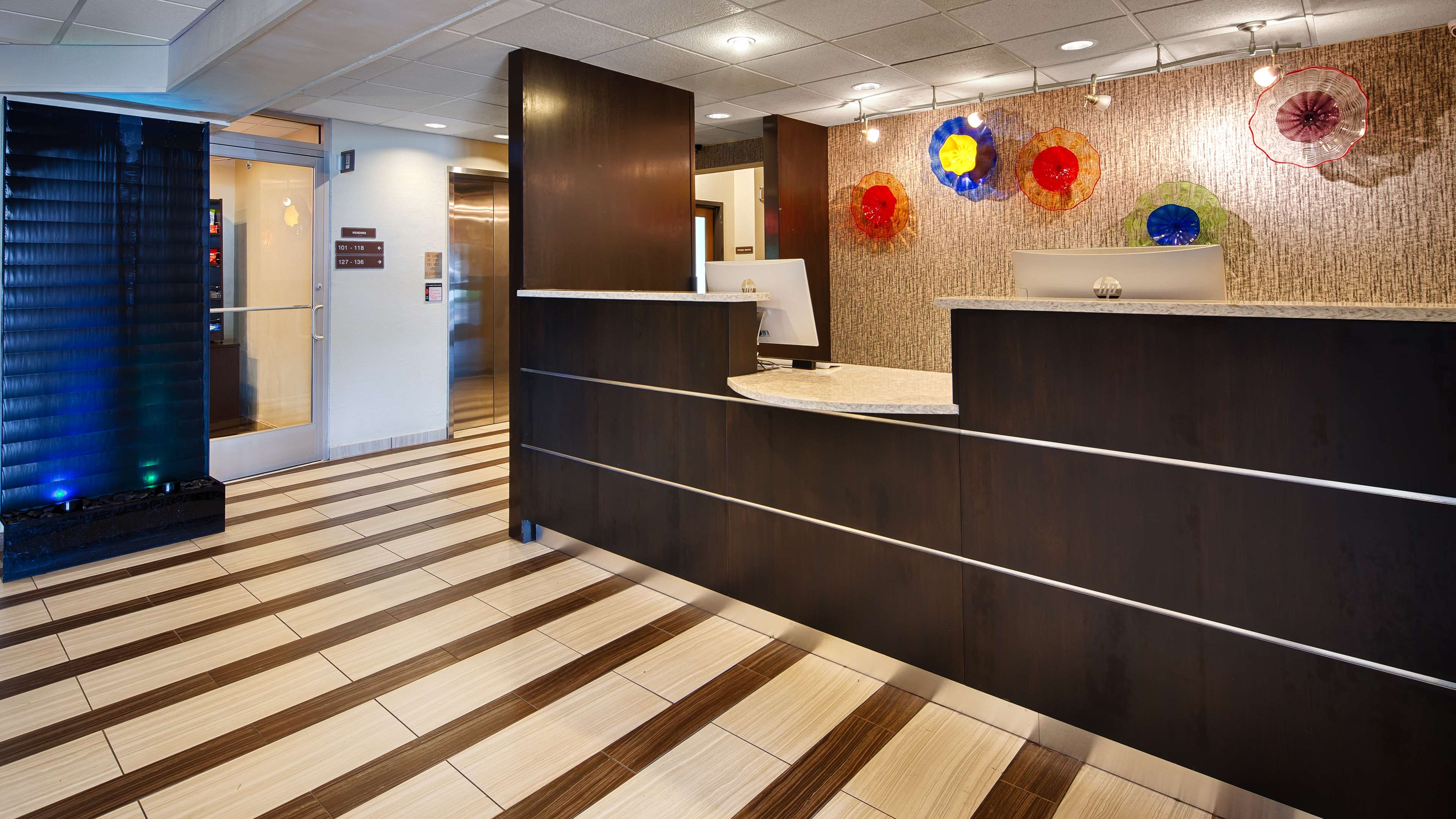 Фото Best Western Sterling Hotel & Suites