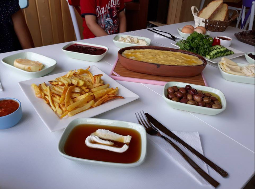 مقهى Bahcekaya Trout and Breakfast House ، ، صورة