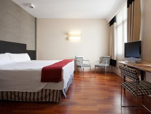 Nh Bilbao Deusto (Comunidad Autónoma del País Vasco, Bizkaia, Bilbao, Calle Maciá Francesc, 9), hotel