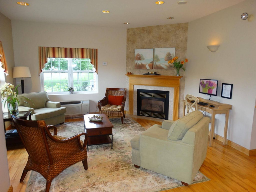 Фото Amsterdam Inn & Suites Sussex