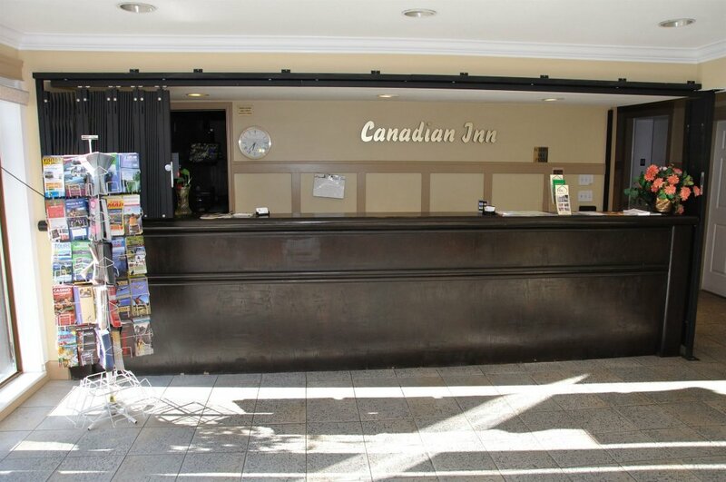 Гостиница Canadian Inn в Суррее