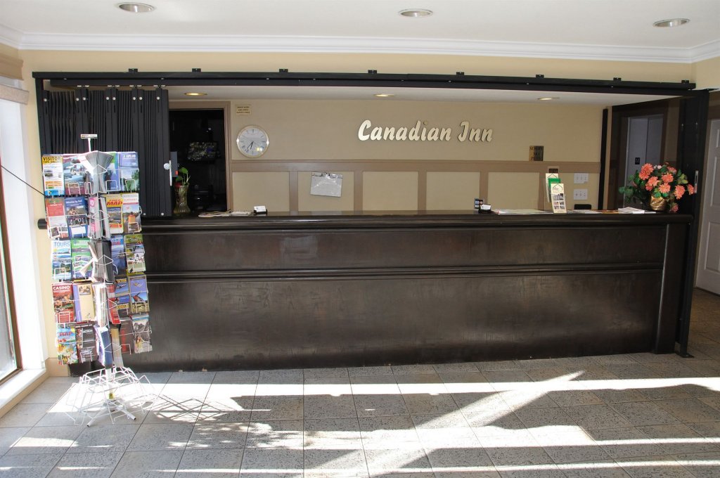 Фото Canadian Inn