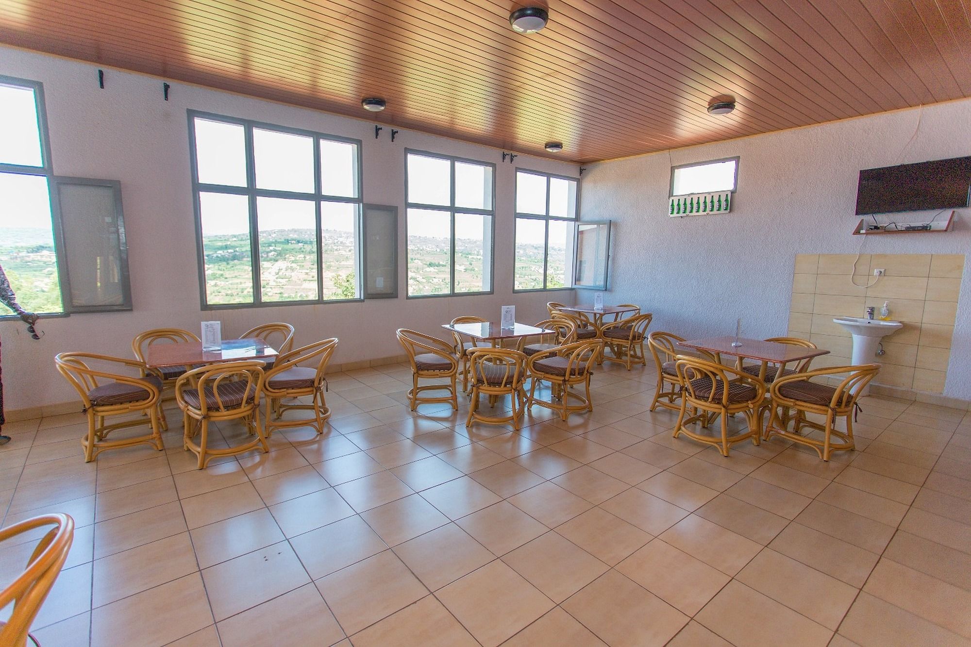 Фото Cenetra Hotel