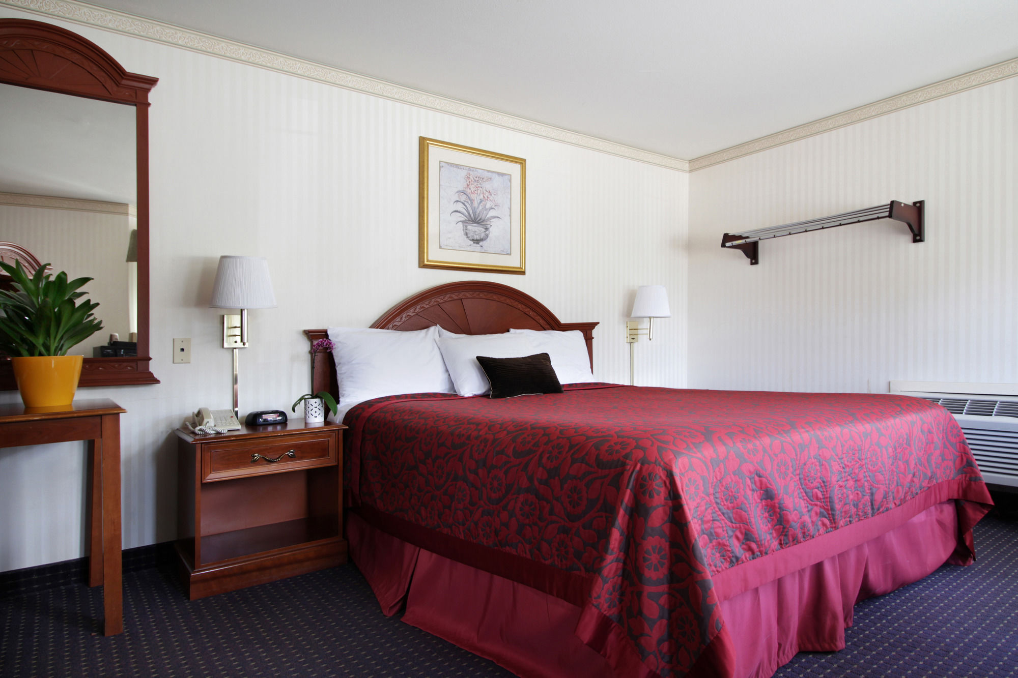 Фото Mirage Inn and Suites