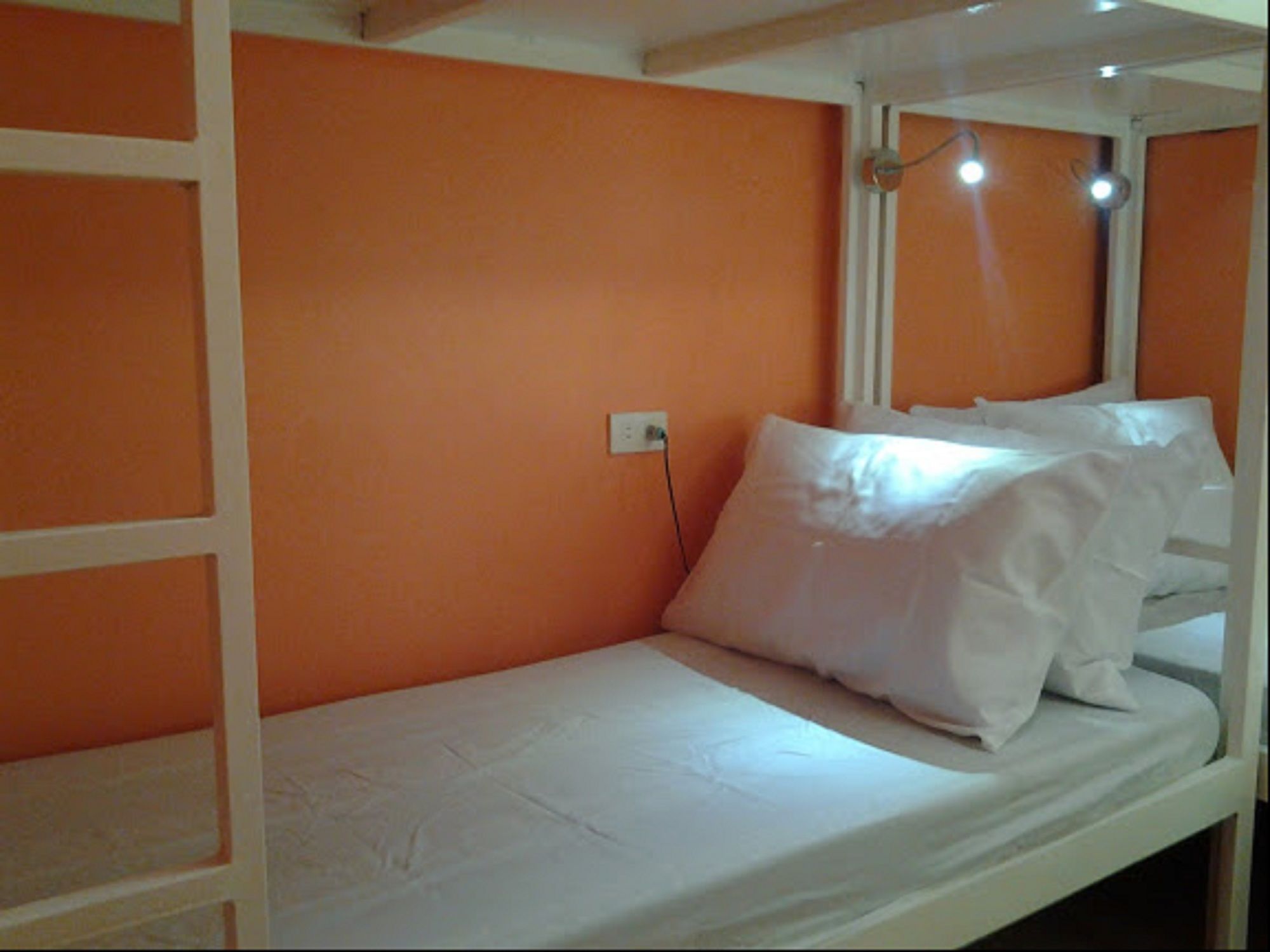 Фото Crossroads Hostel Manila