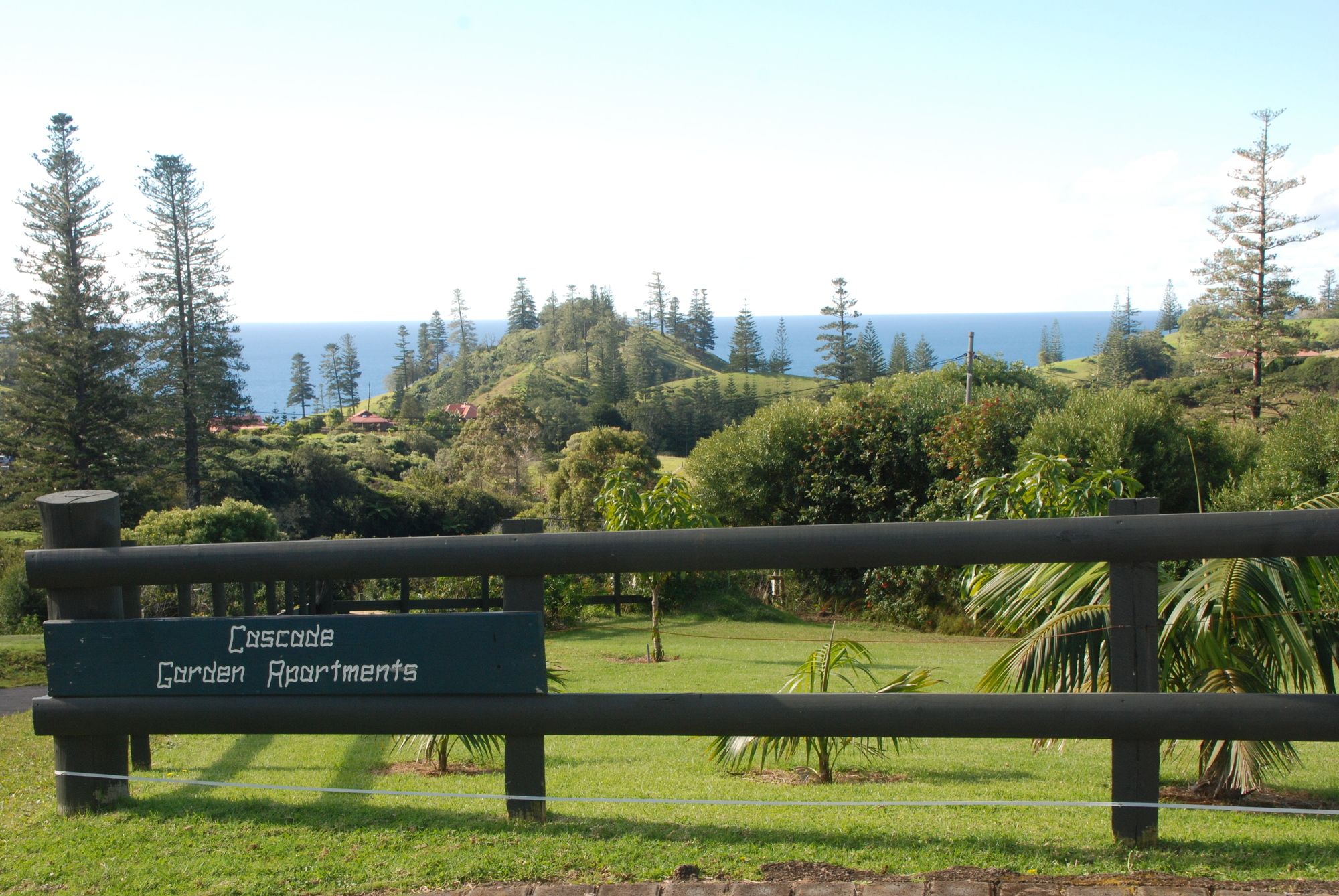 Фото Cascade Garden Apartments