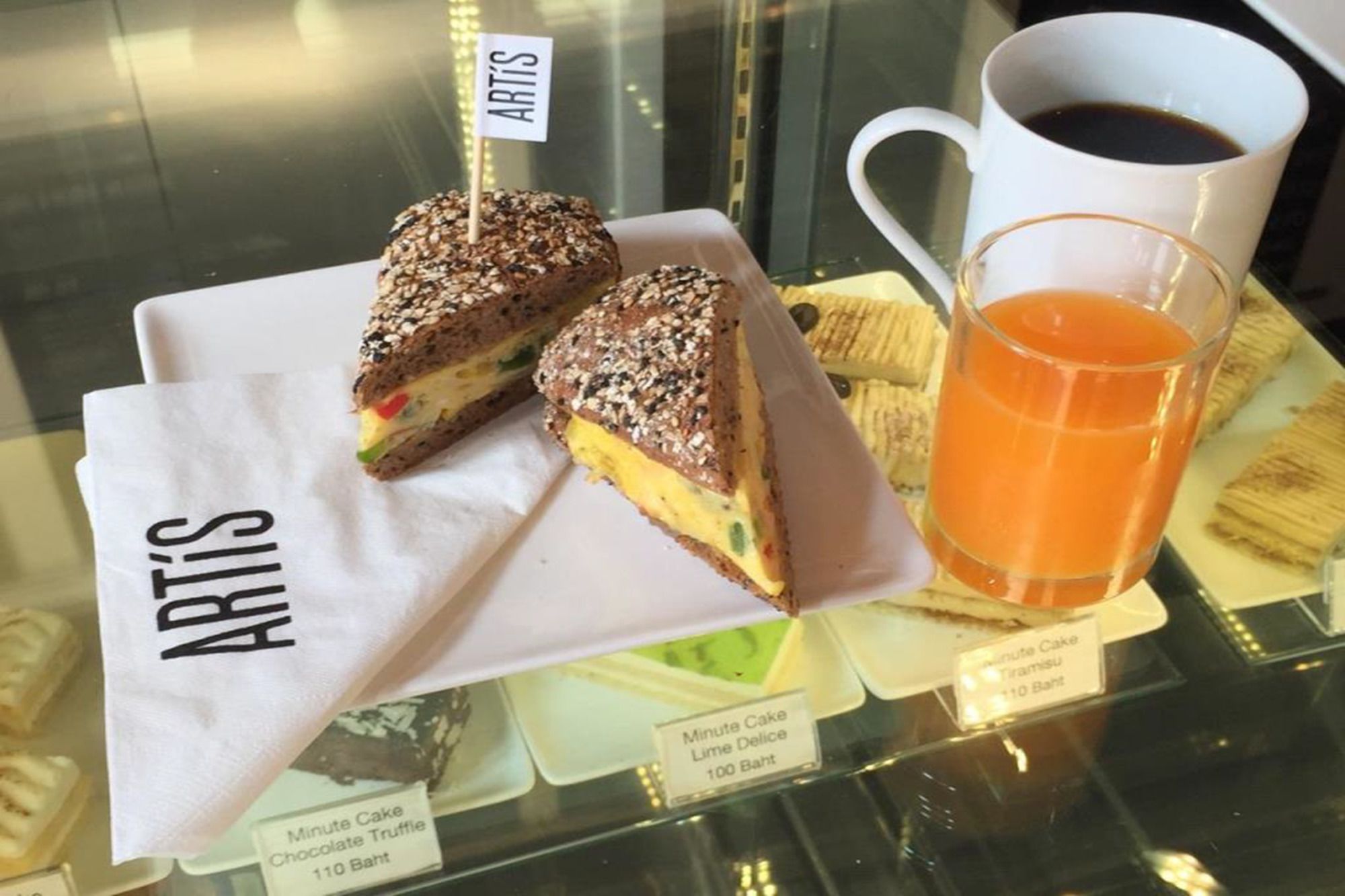 Фото White House Asoke Sukhumvit 18