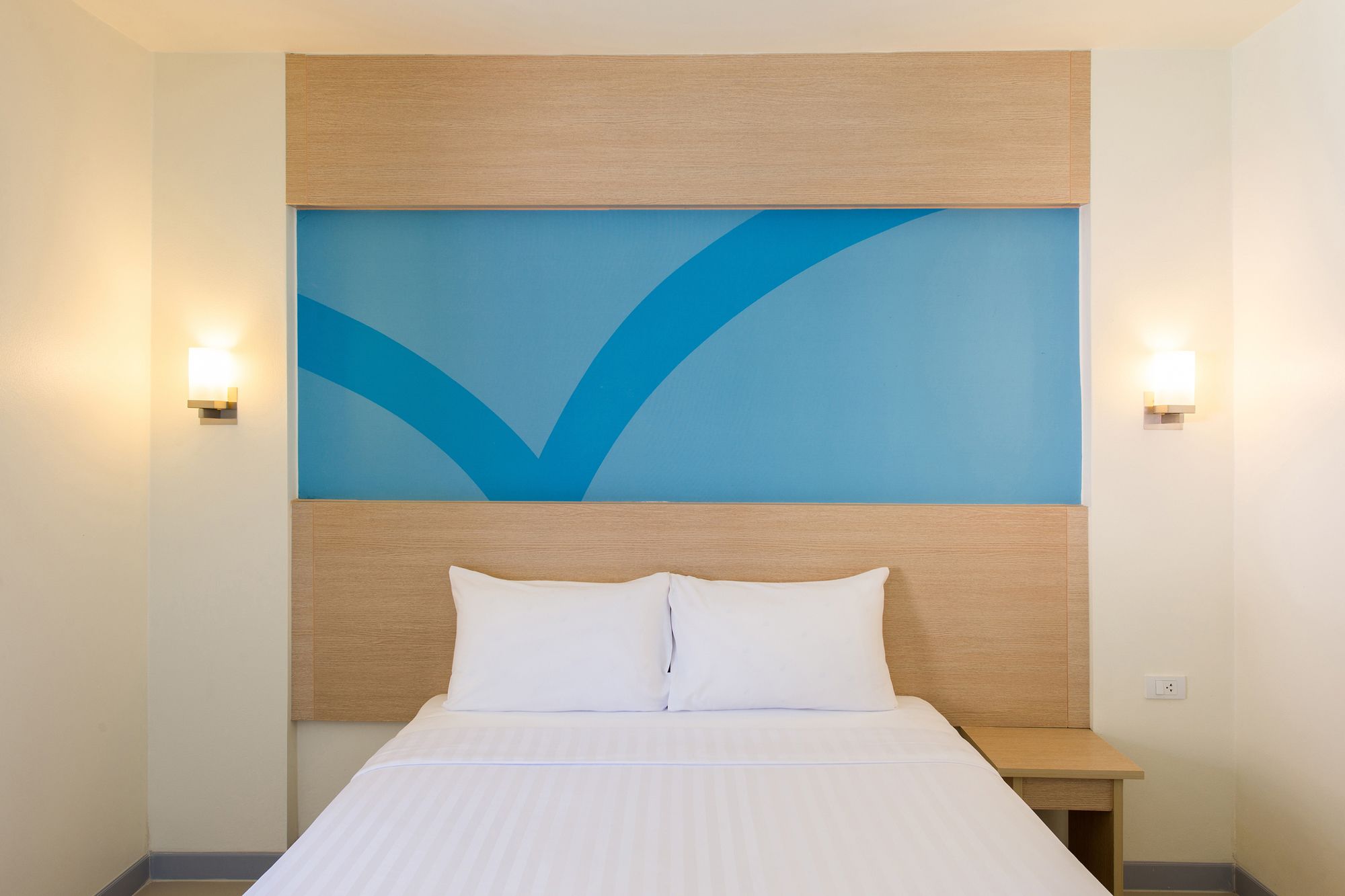 Фото Hop Inn Chiang Rai