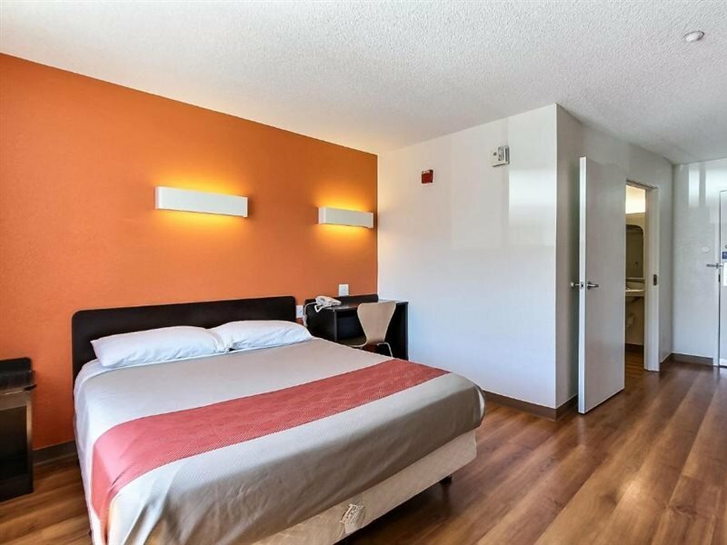 Фото Motel 6 Gilroy, Ca