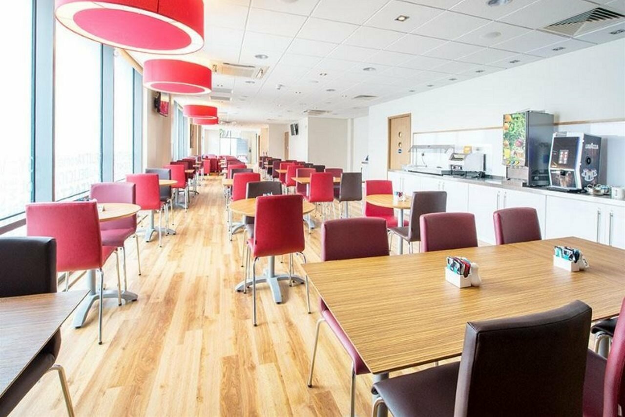 Фото Travelodge London Greenwich High Road