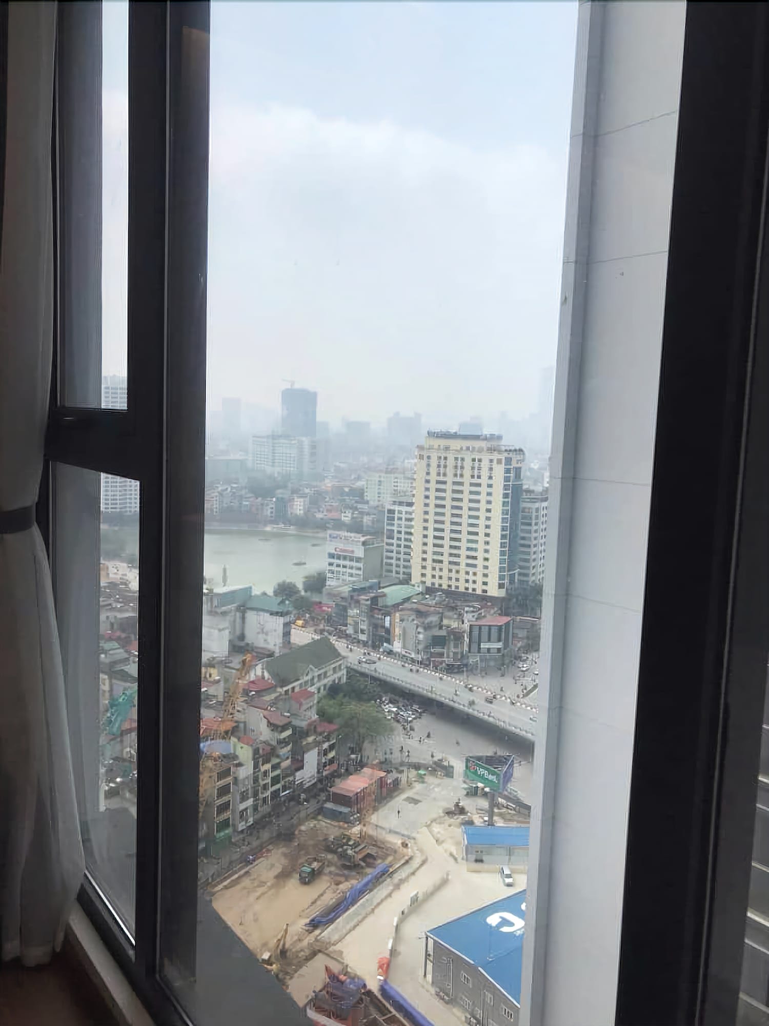 Фото Bayhomes Metropolis Serviced Apartment