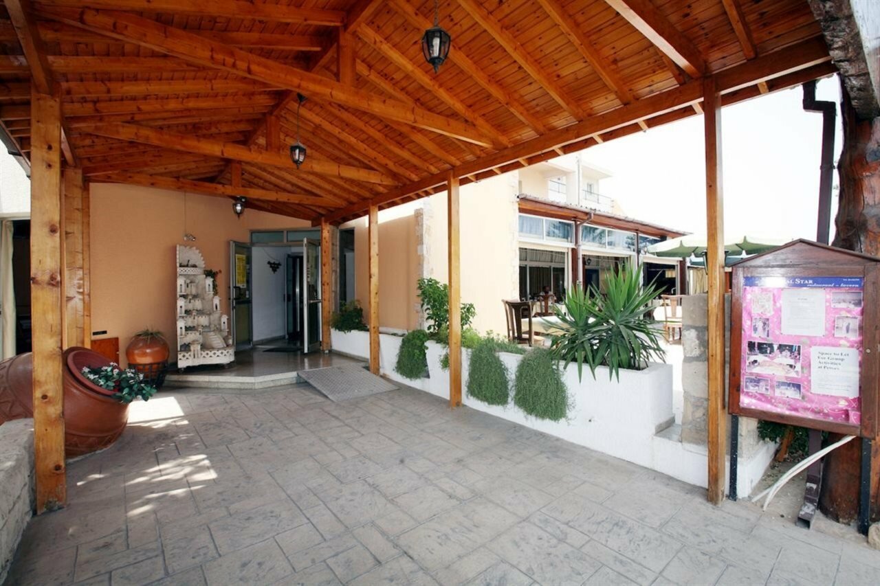 Фото Petsas Apartments & Tavern