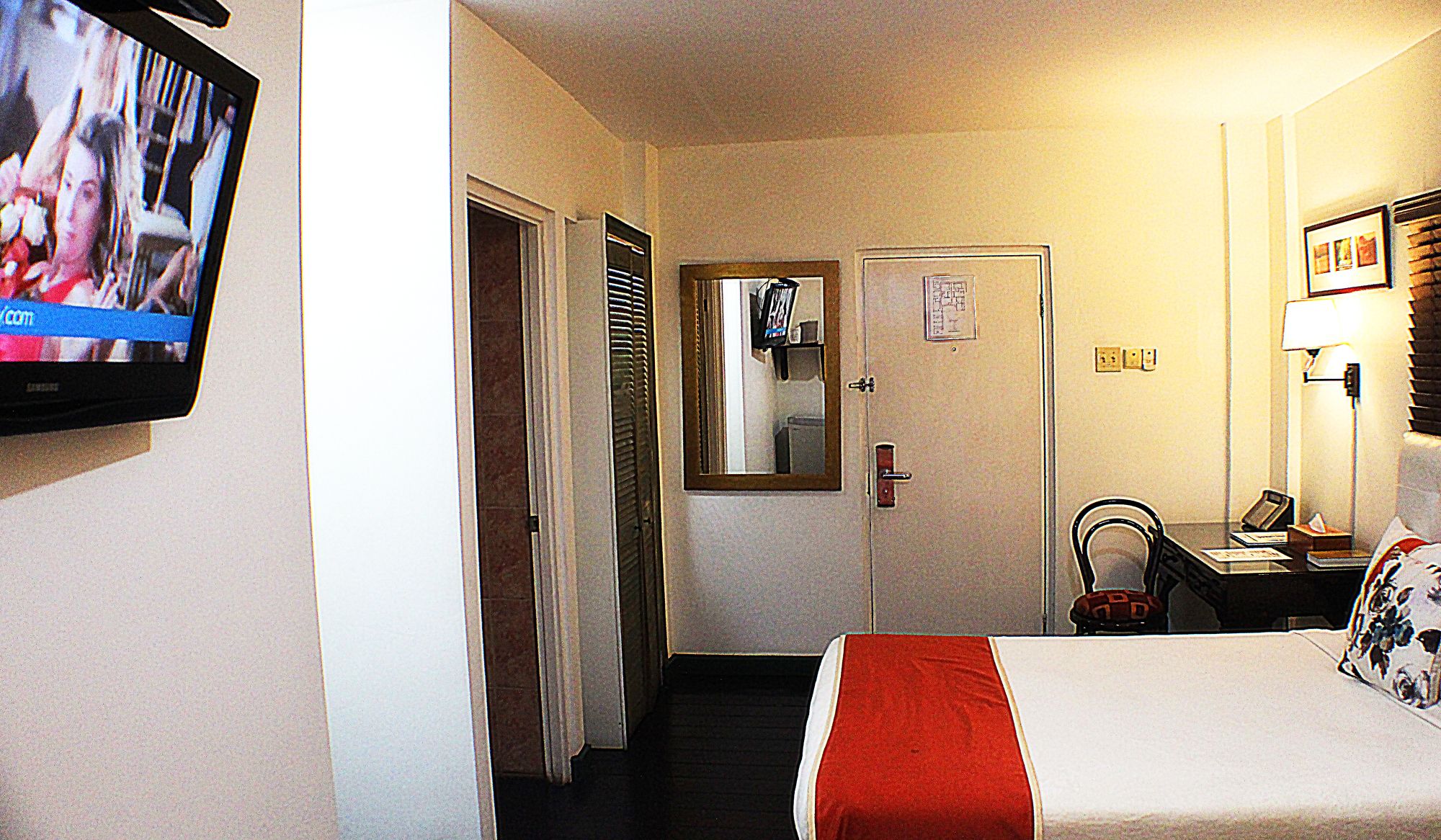 Фото Altamont West Hotel