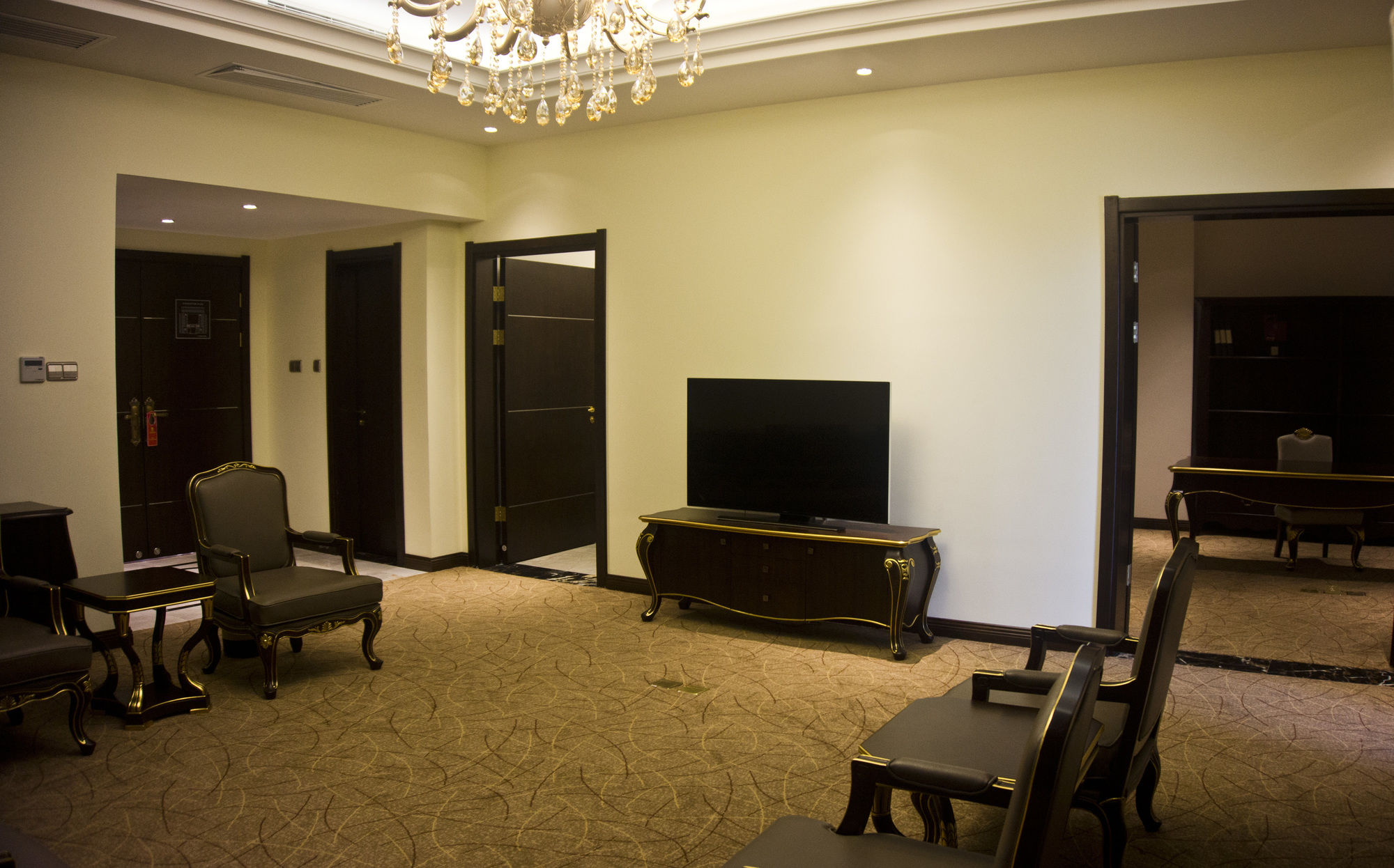 Фото Tang Palace Hotel