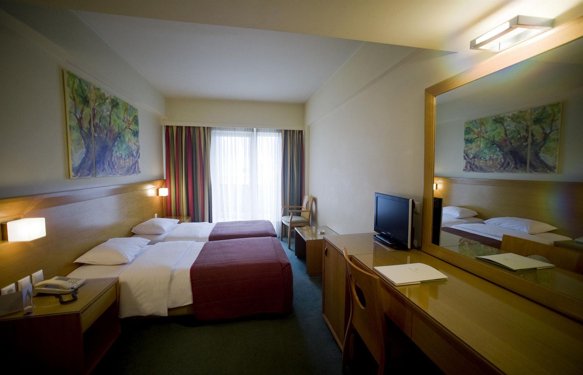 Фото Athinais Hotel