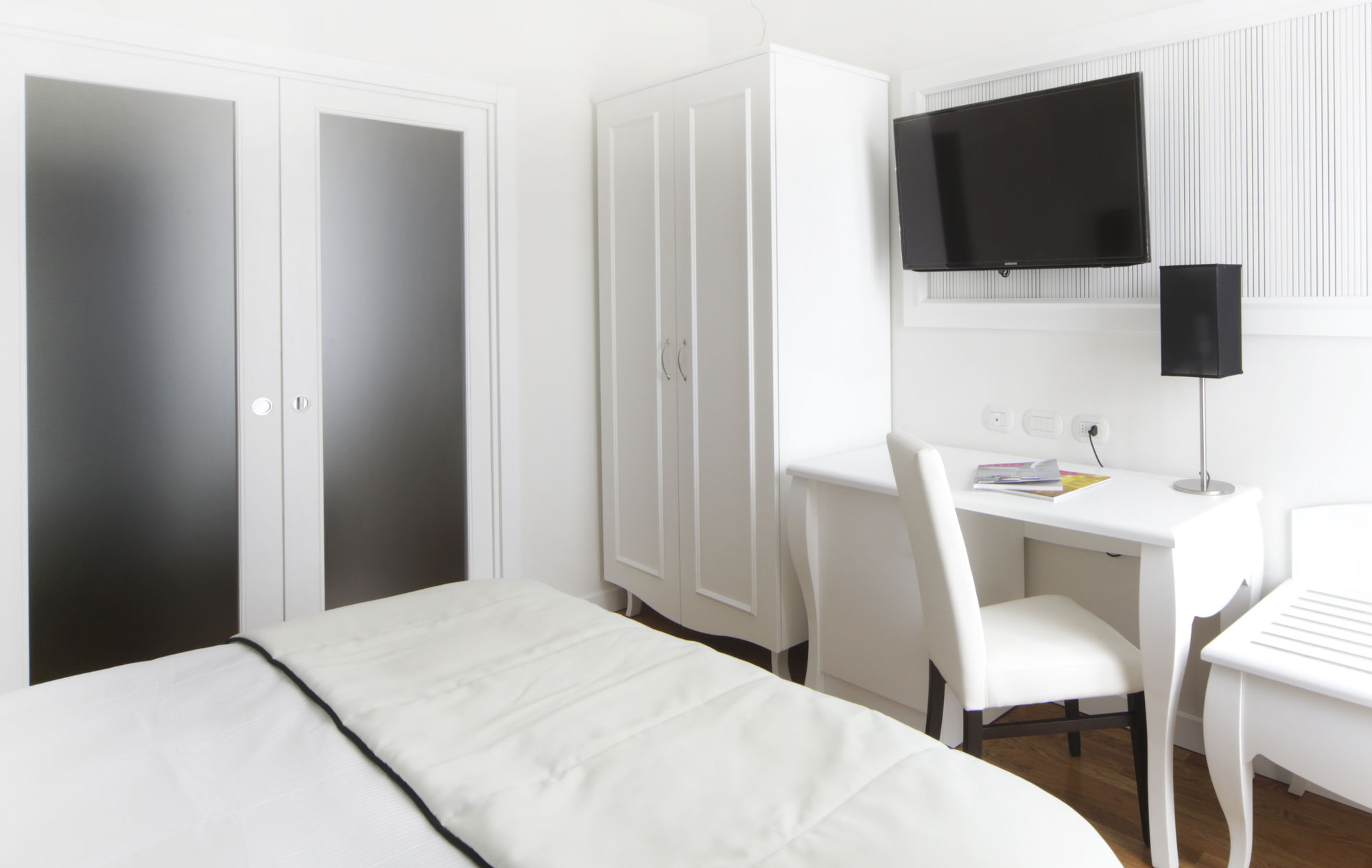 Фото At Forty One