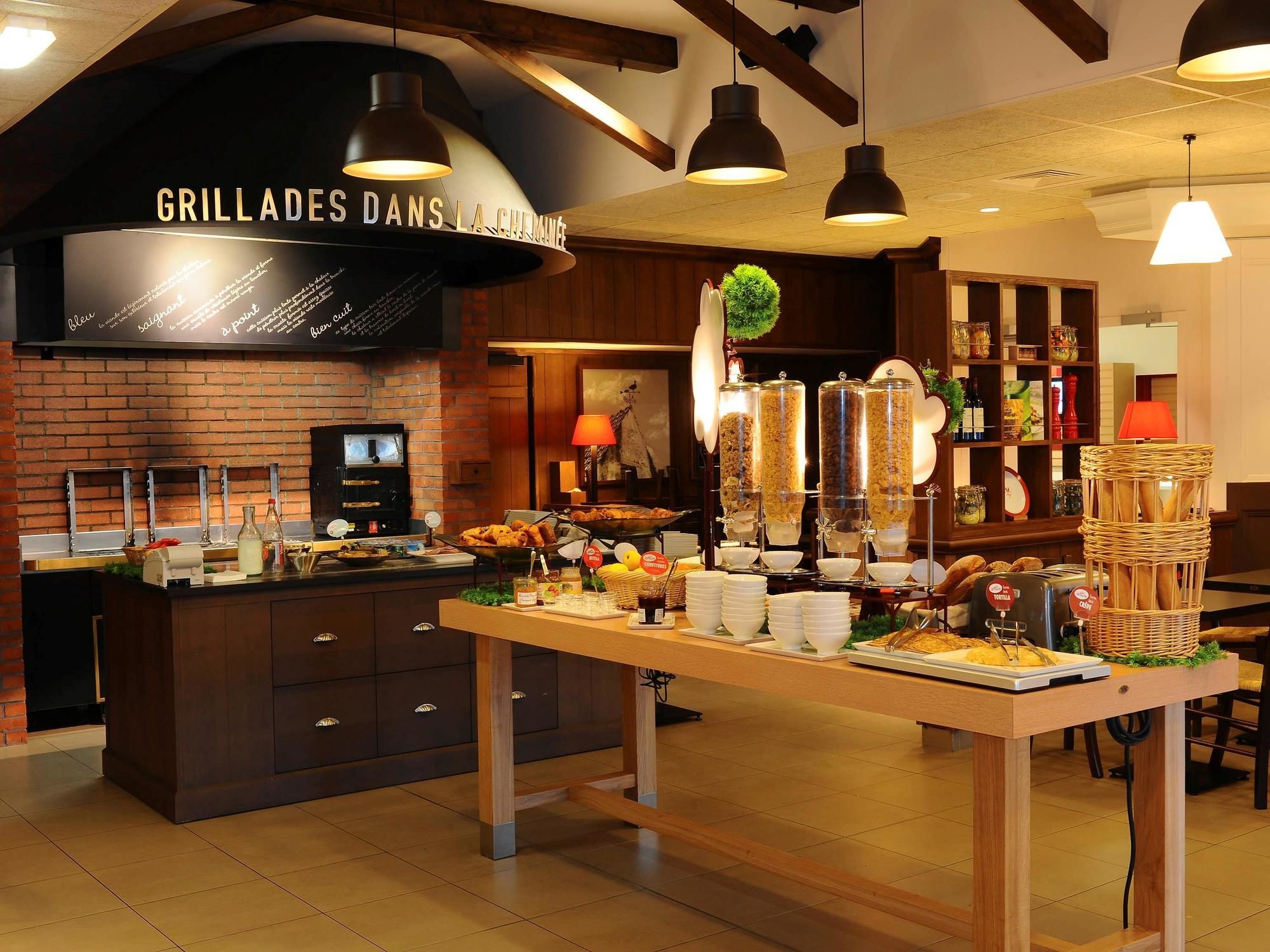 Фото ibis Can Center