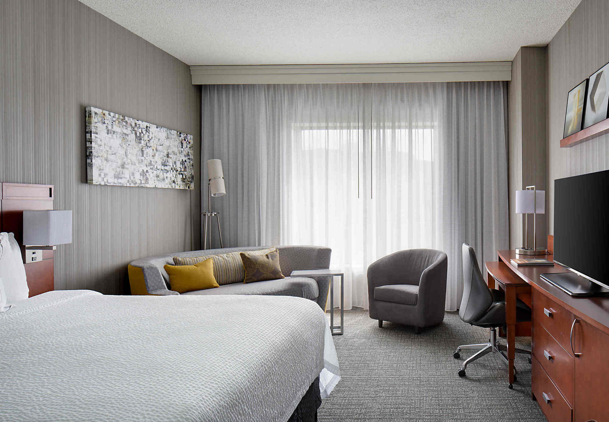 Фото Courtyard by Marriott Downtown Grand Rapids