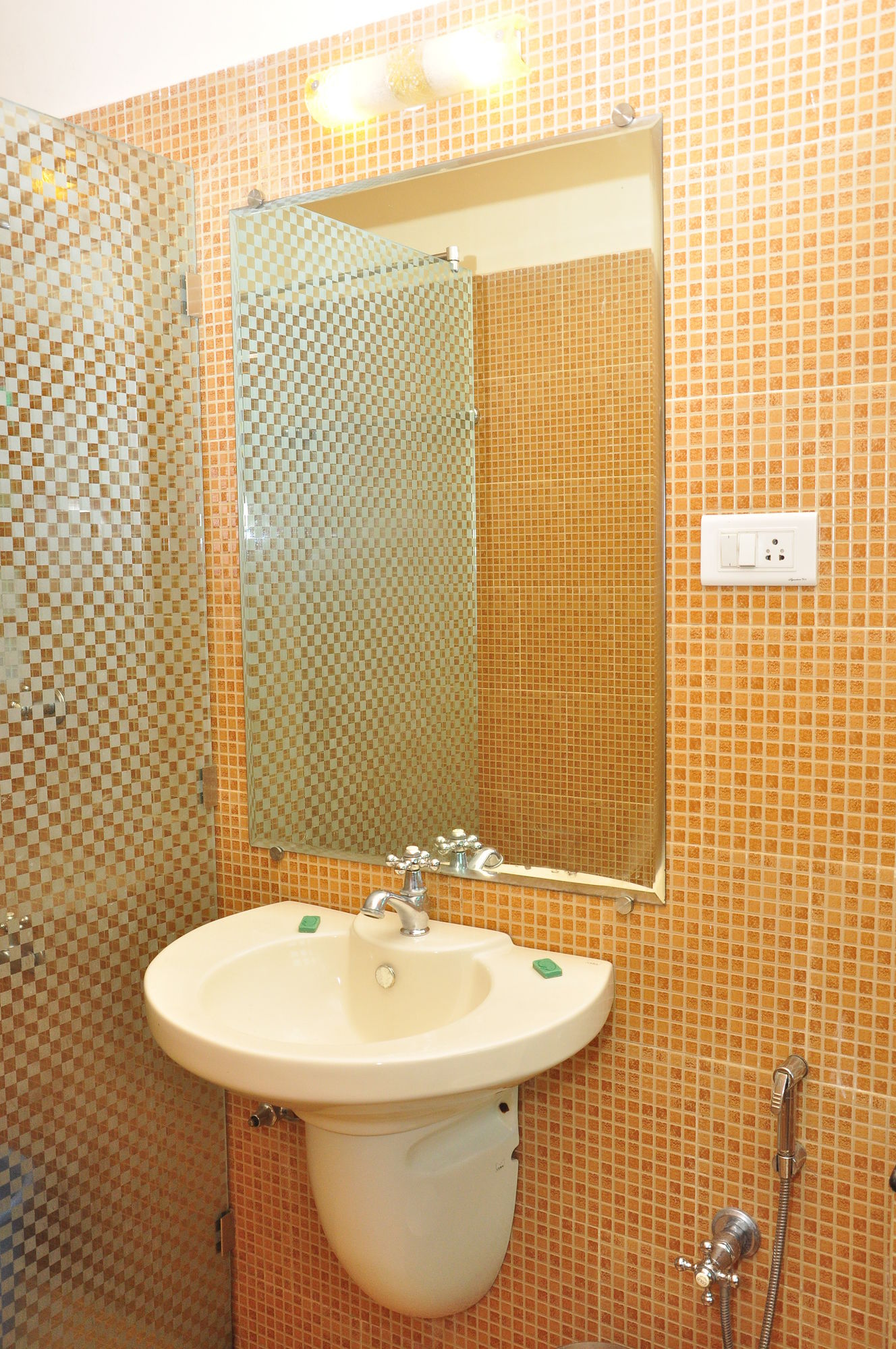 Фото Mayflower Beach Resort