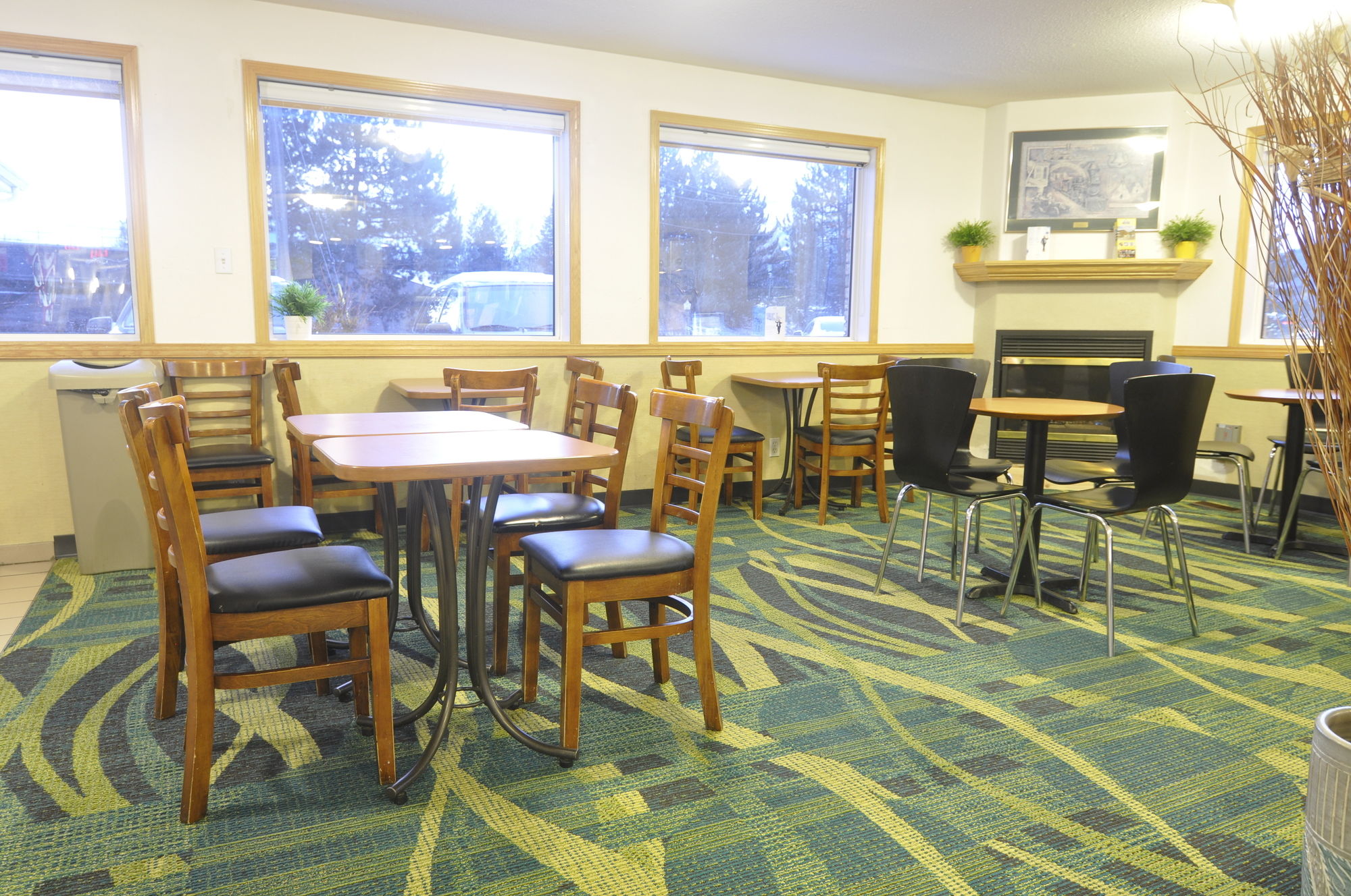 Фото Super 8 by Wyndham Revelstoke Bc