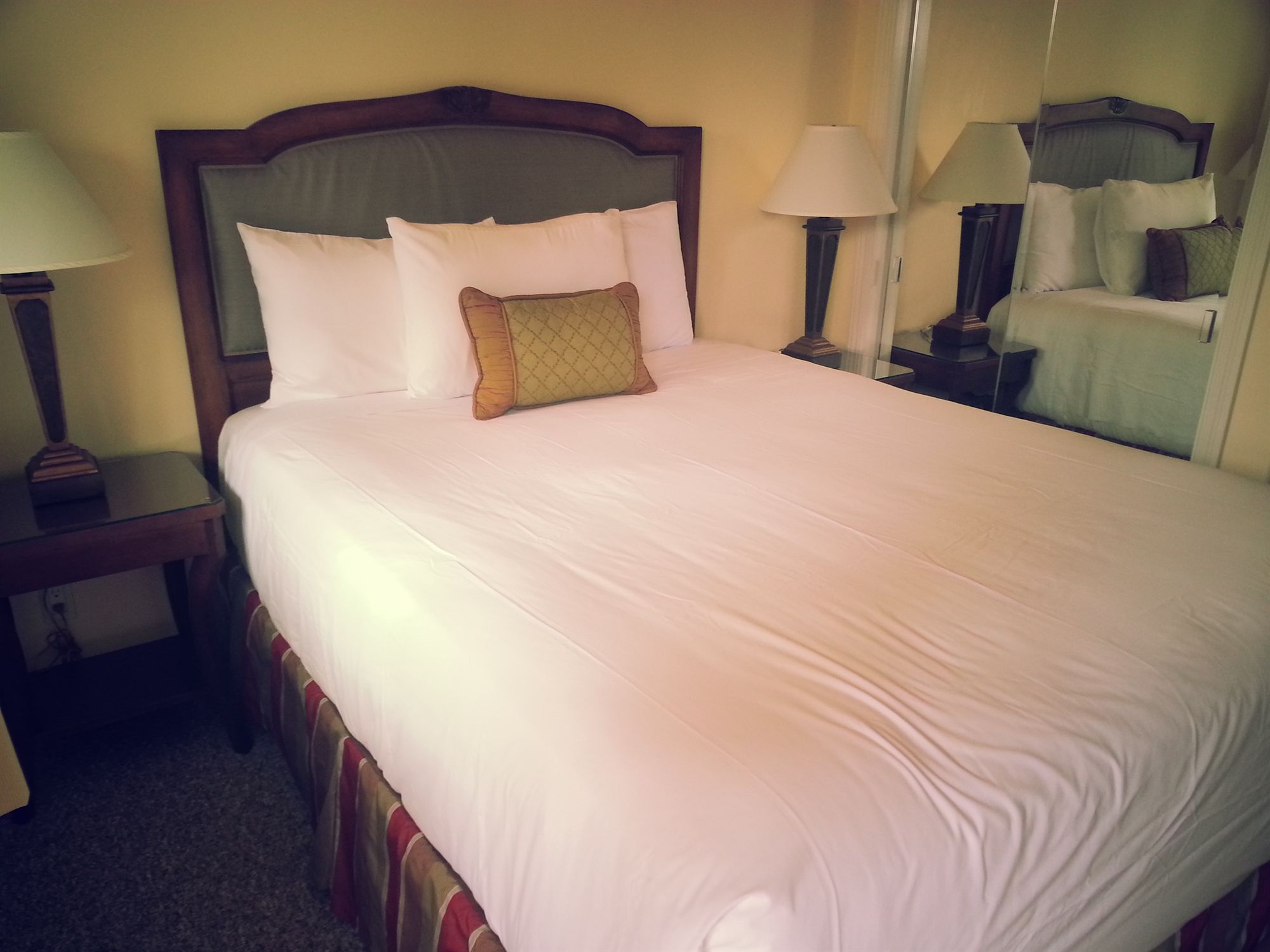 Фото Vendange Carmel Inn & Suites