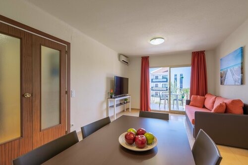 Гостиница Pins Marina Apartamentos в Камбрильсе